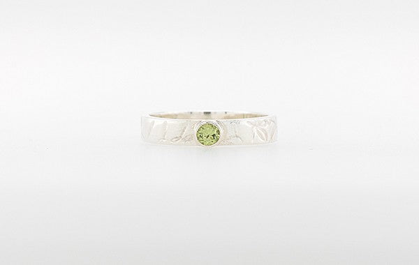 Embossed Ring with Peridot