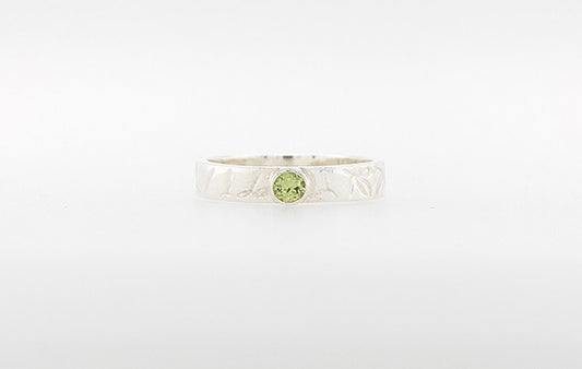 Embossed Ring with Peridot