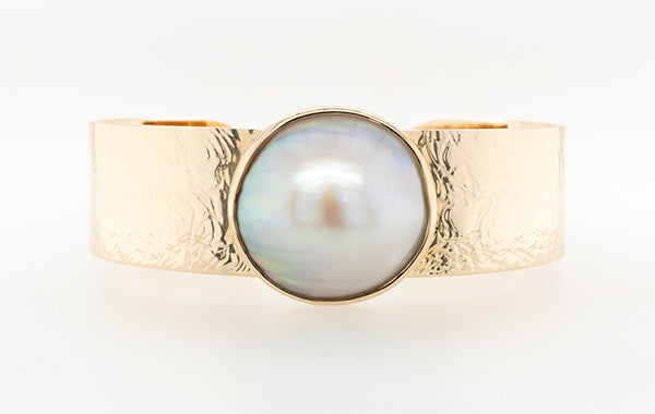 Mabe Pearl Embossed Cuff