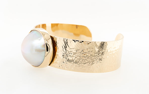 Mabe Pearl Embossed Cuff