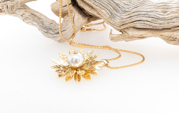 Everlasting Flower Natural Akoya Pendant