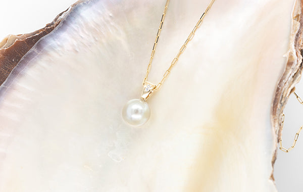 Pearl Diamond Bale Pendant