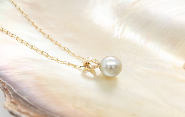 Pearl Diamond Bale Pendant