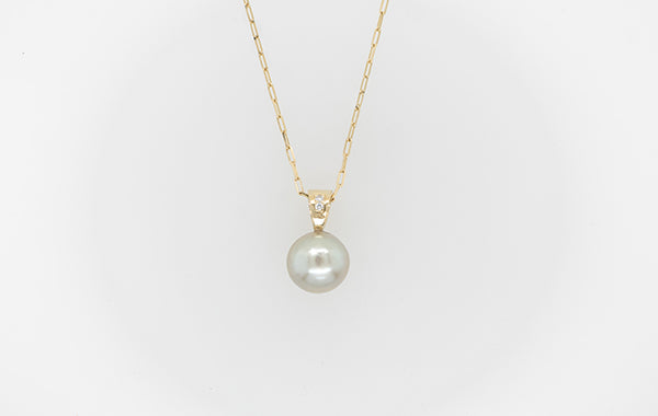 Pearl Diamond Bale Pendant