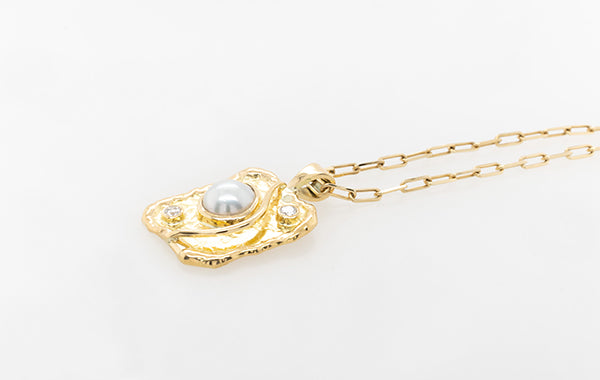 Embossed Molten Pearl Diamond Pendant