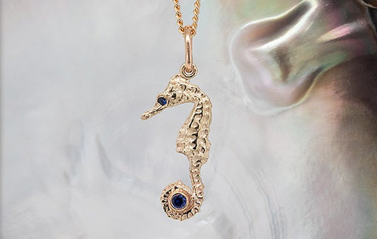 Seahorse Pendant Small with Ceylon Sapphire